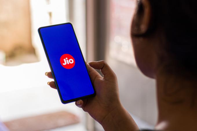 Logo Jio su uno smartphone