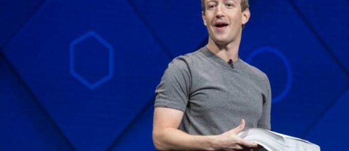 De ce Facebook a eliminat peste 800 de conturi politice