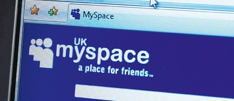 MySpace, Facebook'un izinden gidiyor