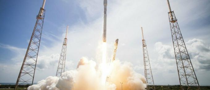 SpaceX გვპირდება ინტერნეტს ყველას, 4425 თანამგზავრის მცირე დახმარებით