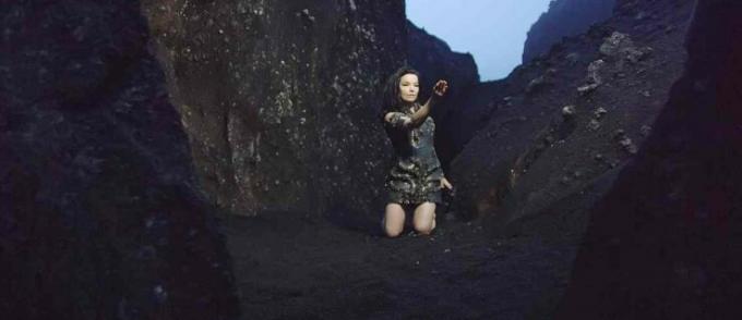 이제 VR 배경으로 Björk의 놀라운 음악을 경험할 수 있습니다.