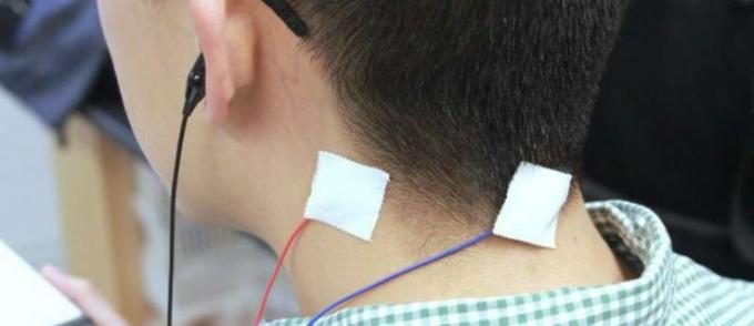 Questa nuova macchina potrebbe finalmente curare il frastuono dell'acufene con scosse elettriche al cervello