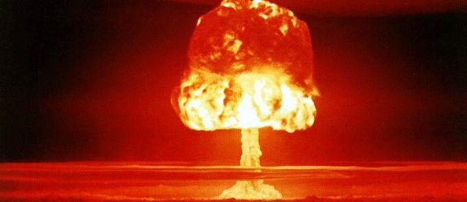 अगर दुनिया को परमाणु शीतकाल से बचना है तो अमेरिका को अपने परमाणु हथियारों में 98% की कटौती करनी होगी