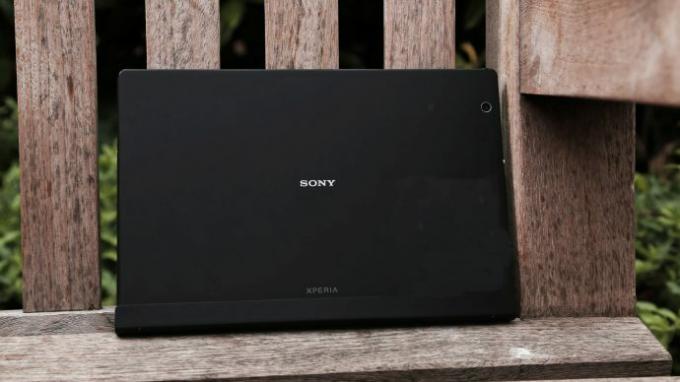 Sony Xperia Z4 Tablet: Bagian belakang tablet
