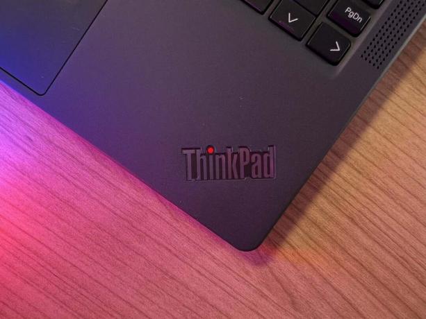 العلامة التجارية ThinkPad على Lenovo X13s