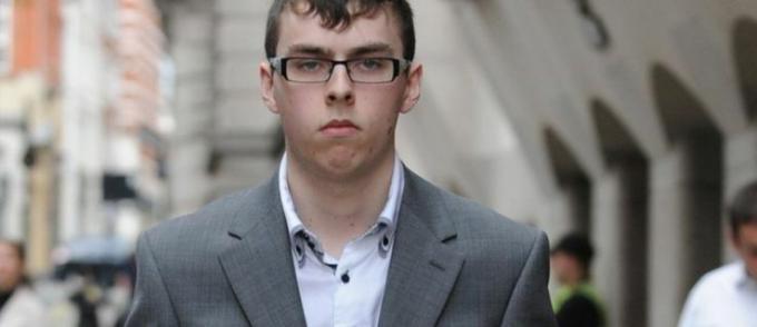 Britský tínedžer, ktorý hackol Sony, Microsoft a RuneScape, dostane dva roky väzenia