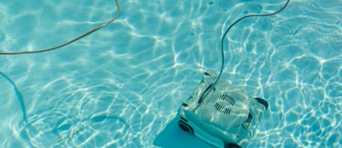 Păstrați-vă piscina strălucitoare cu cel mai bun aspirator robot pentru piscină