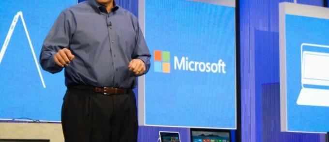 „Windows 8.1“ daugiausia dėmesio skiria mažiems planšetiniams kompiuteriams, tačiau jie nėra kompiuteriai, sako Ballmeris