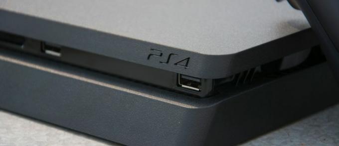 Revue PS4 Slim: Compacte, belle et exactement ce à quoi vous vous attendez